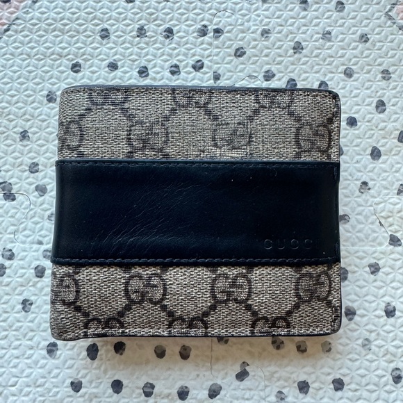 GUCCI GG Supreme Canvas Men’s Bifold Wallet - comes w dust bag and box - Picture 1 of 9